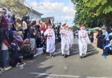 Derap Langkah SMA Muhammadiyah Arjasa Tampil Memukau, Merah Putih Membara di Gerak Jalan HUT RI ke-81